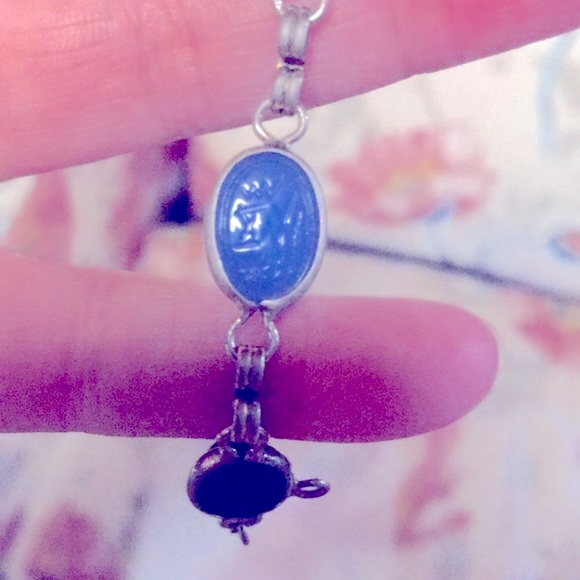 Egyptian Charm - Vintage Simulated Stone Scarab Bracelet - different ton… - Picture 4 of 12